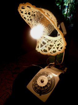 110921lightphone4.jpg